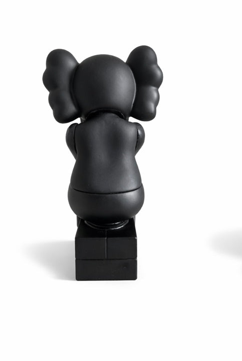 Фигурка KAWS Passing Through